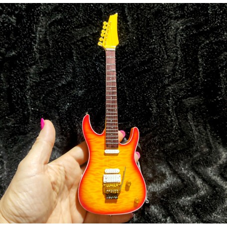 Miniatura de guitarra Pensa MK de Mark Knopfler