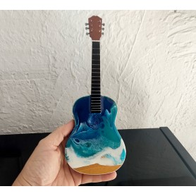 Miniatura de Guitarra Clásica con ola marina