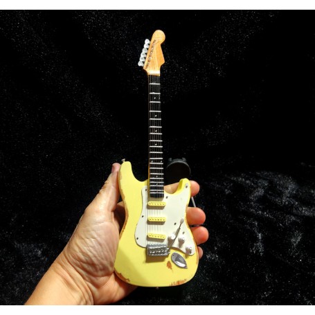 Miniatura de guitarra de Yngwie Malmsteen, con  Logo Ferrari