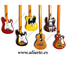 Adorno de lápices en forma de guitarra